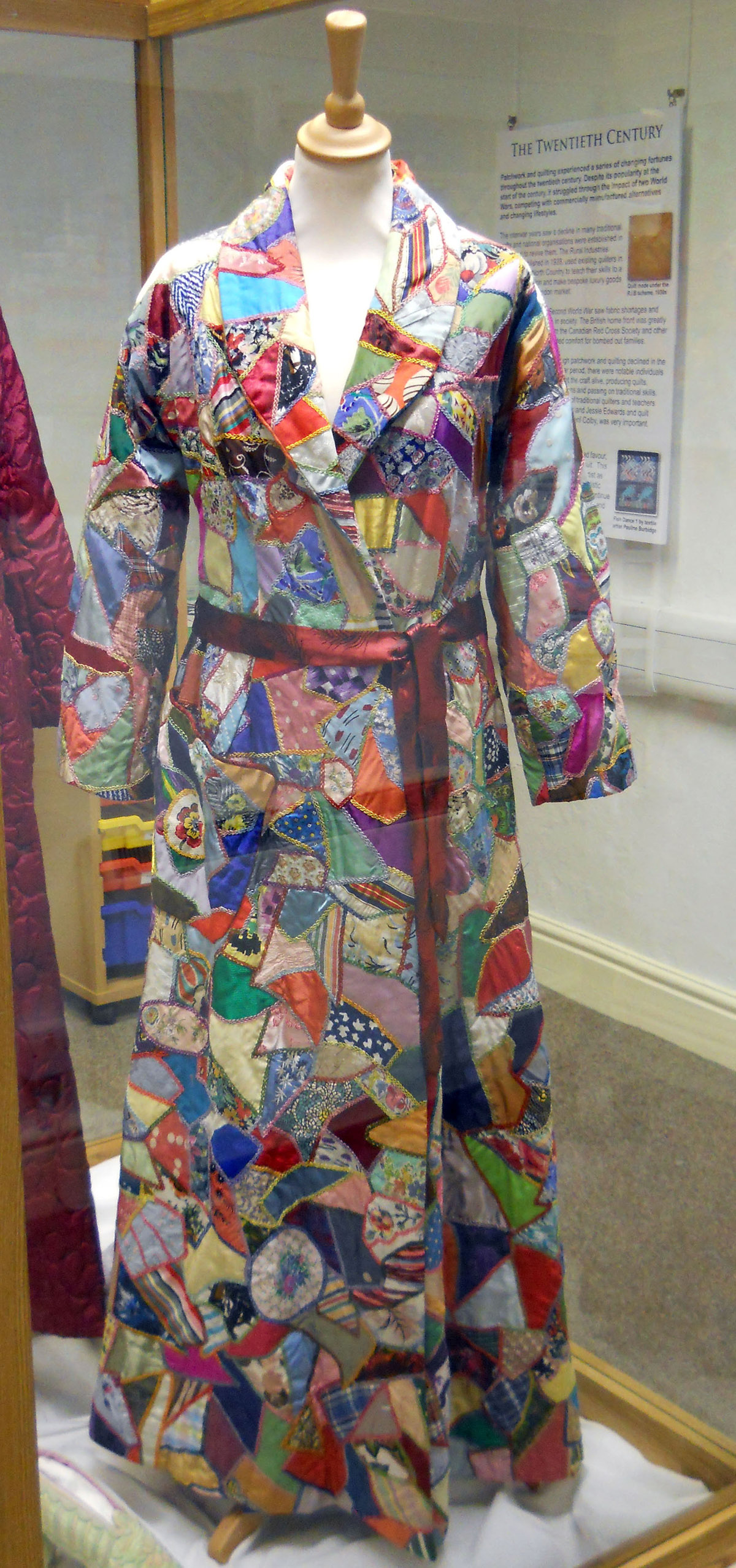 1.4.0_Ladies Dressing Gown | World Quilts: The Crazy Quilt Story